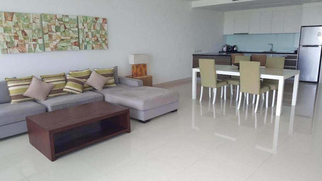 Sansuri Resort Сурин Бийч Екстериор снимка