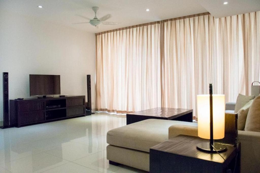 Sansuri Resort Сурин Бийч Екстериор снимка